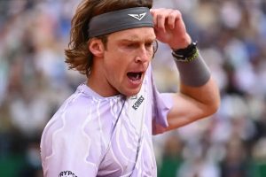 Andrey Rublev revela uso de analgésicos em jogo do monte carlo
