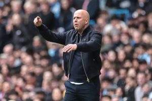 Arne Slot criticizes recurring problems after FA Cup exit.