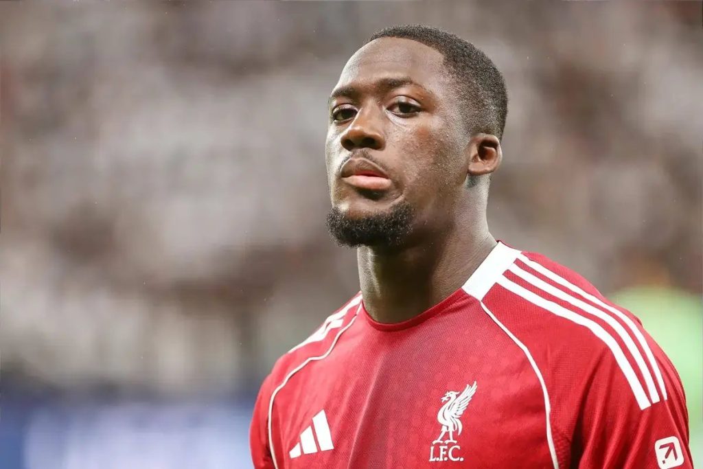 Arne Slot evita falar sobre futuro de Konate antes do PSG