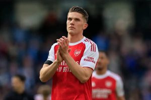 “Arsenal disappointed, but the race for the Premier League remains intense.”