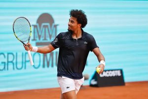 Arthur Fils brilha e enfrenta Jannik Sinner nas semifinais de madrid