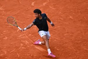 Arthur Fils brilha no Open de Madrid e avança com confiança