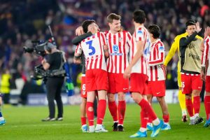 “Atletico Madrid dominates Barcelona on a night of decisive expulsion.”