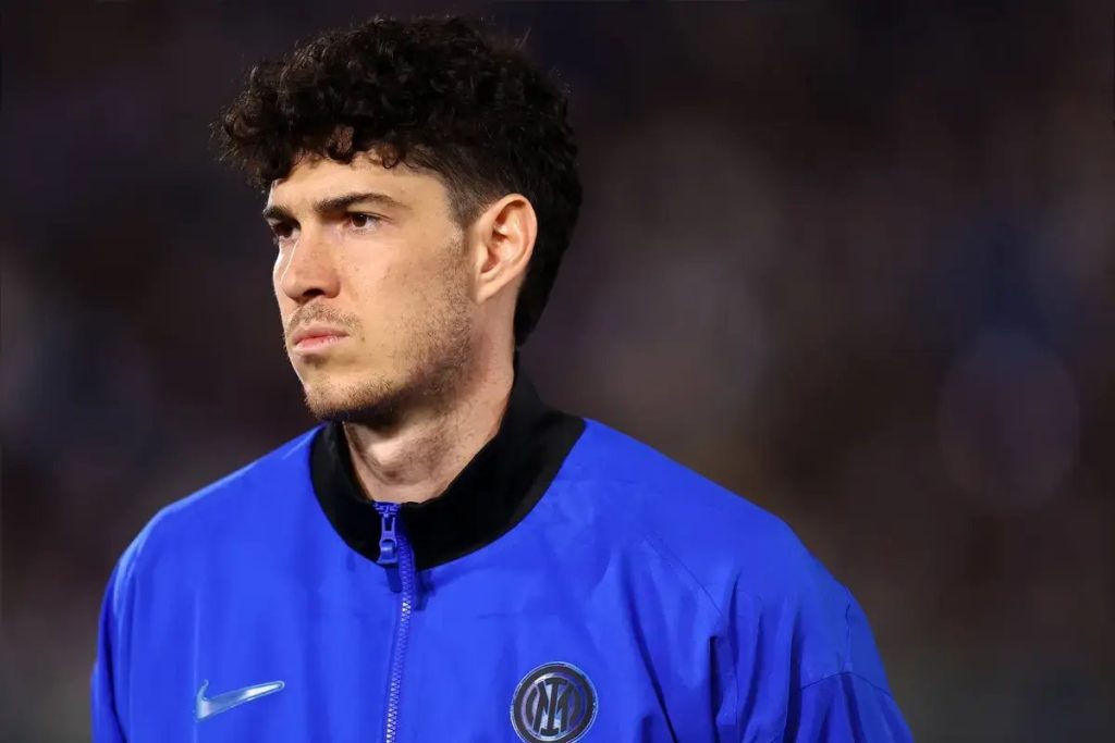 Barcelona enfrenta desafio financeiro para contratar Bastoni