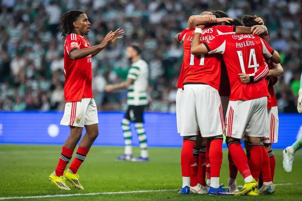 Benfica de Mourinho à beira de igualar os invencíveis do Arsenal