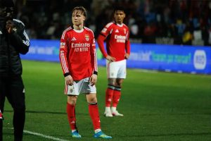Famalicão and Benfica draw in a match full of controversy.