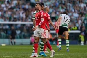 Benfica fined over 3,000 euros for delays in the derby.