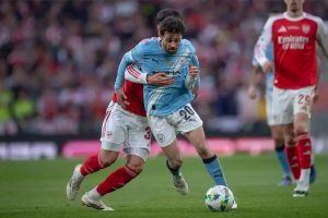 Bernardo Silva is being bullied in the Manchester City locker room.