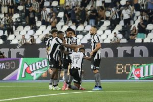 Botafogo processa Lyon por 125 milhões de euros em dívidas