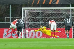 “Braga and Fribourg tied at halftime in an exciting match in the Europa League.”