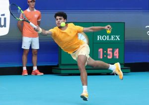 Carlos Alcaraz e Jannik Sinner duelam pela liderança em monte carlo