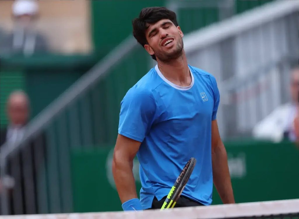 Jannik Sinner destaca ausência de Carlos Alcaraz após Roland Garros