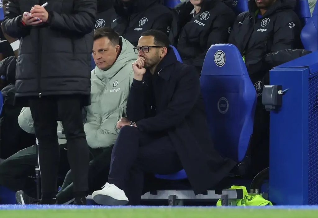 Chelsea à procura do 18º treinador: Um ciclo sem fim