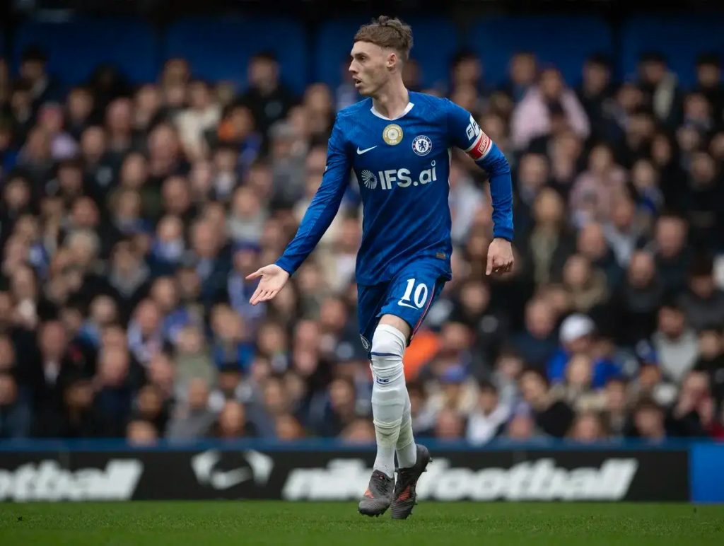“Cole Palmer advised to leave Chelsea amid United rumors.”