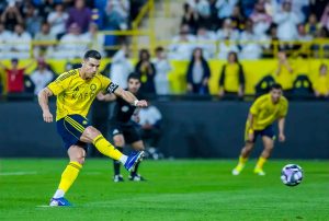 Cristiano Ronaldo brilha com bis e Al Nassr conquista vitória decisiva
