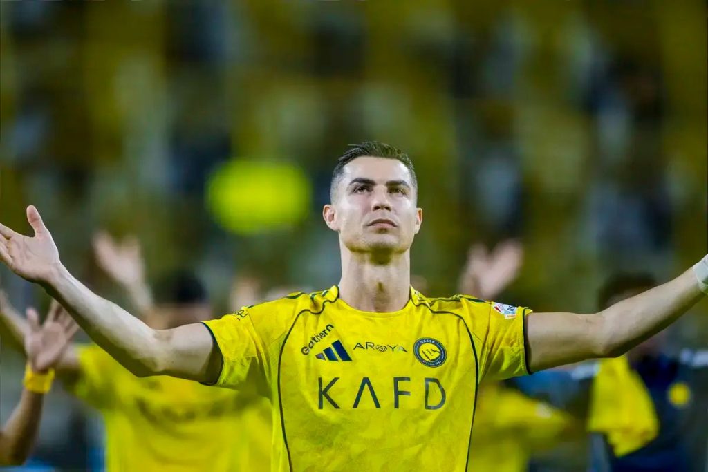 Cristiano Ronaldo shines as Al-Nassr wins with a rout in Saudi Arabia.