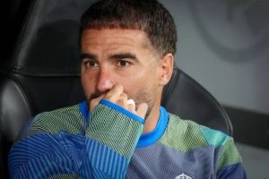 Dani Carvajal vive dias sombrios no Real Madrid sob Arbeloa