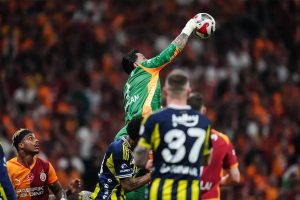 “Ederson sent off in decisive classic and Fenerbahçe says goodbye to the title.”