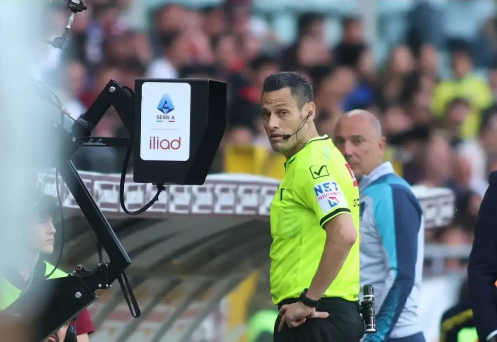 Scandal in Italy: referee tells VAR to ‘stay out’ of penalty decision.