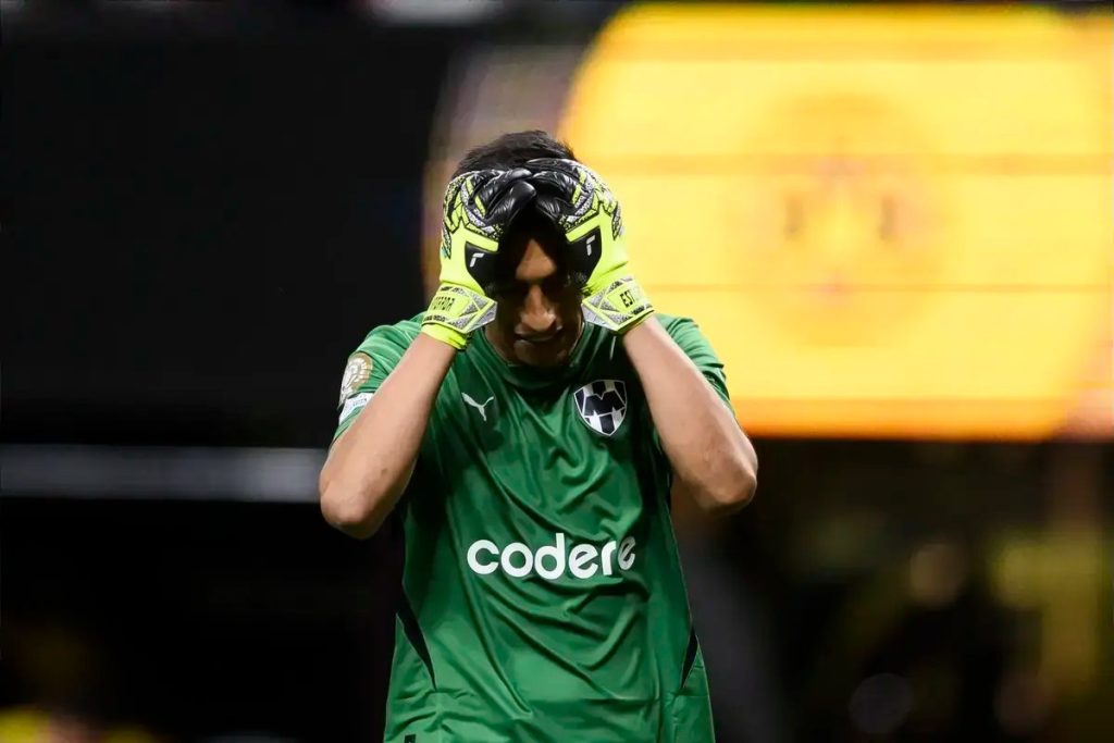 Esteban Andrada suspenso por 13 jogos após soco em Jorge Pulido