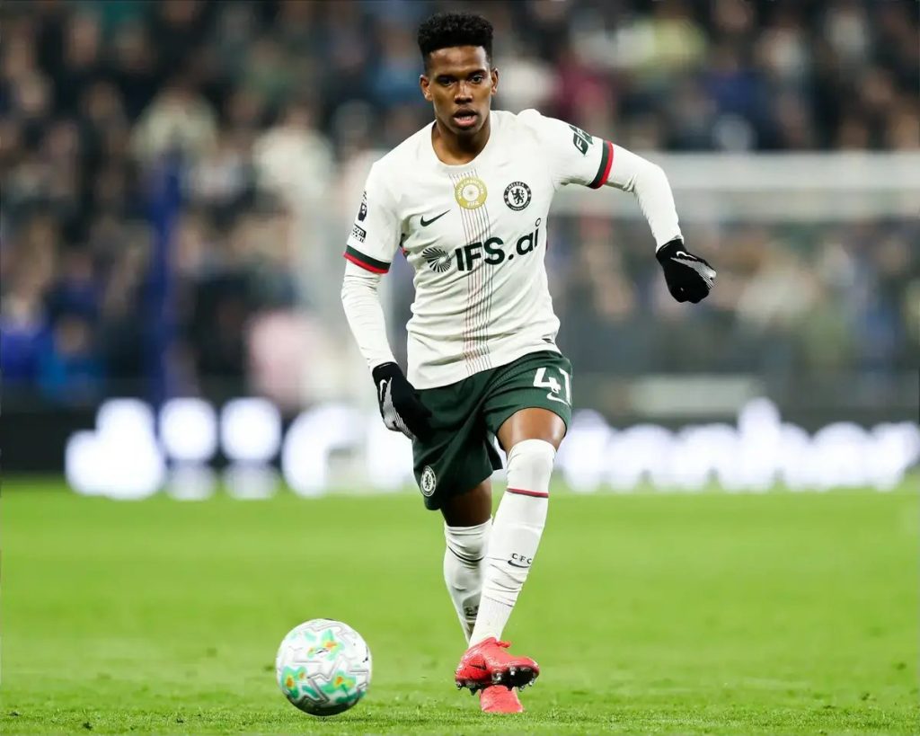 “Estêvão out of season: Chelsea coach leaves future open”