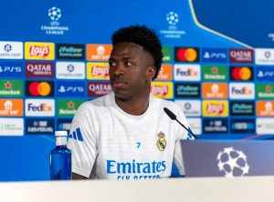 Evra criticizes Mourinho and defends Vinícius against racism.