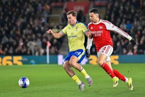 Gabriel Martinelli em polémica: Deveria ter sido expulso contra o Southampton?