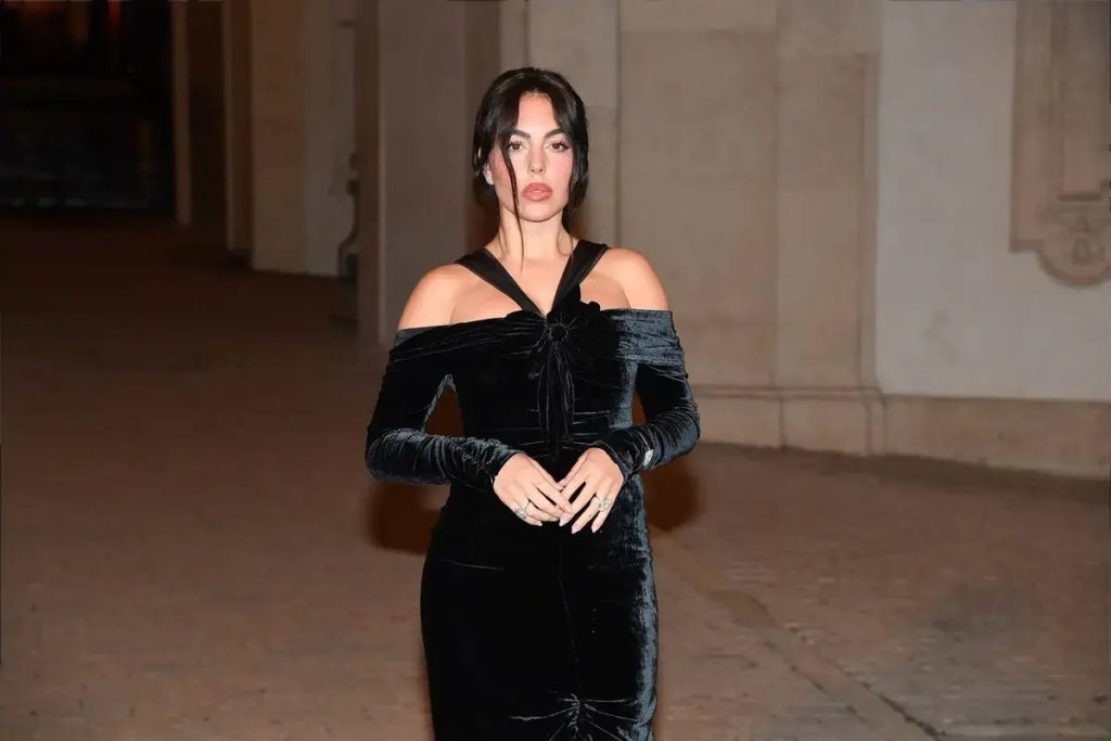 Georgina doa 120 mil euros para salvar criança com doença rara