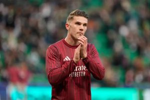 “Gyökeres excites fans by thanking them at Alvalade Stadium.”