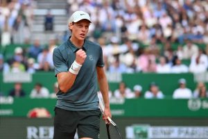 Jannik Sinner desafia Carlos Alcaraz na final do monte carlo