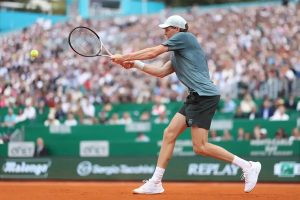 Jannik Sinner iguala recorde de Roger Federer em monte carlo