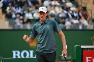 Jannik Sinner mantém liderança no ranking ATP e mira o Open de França