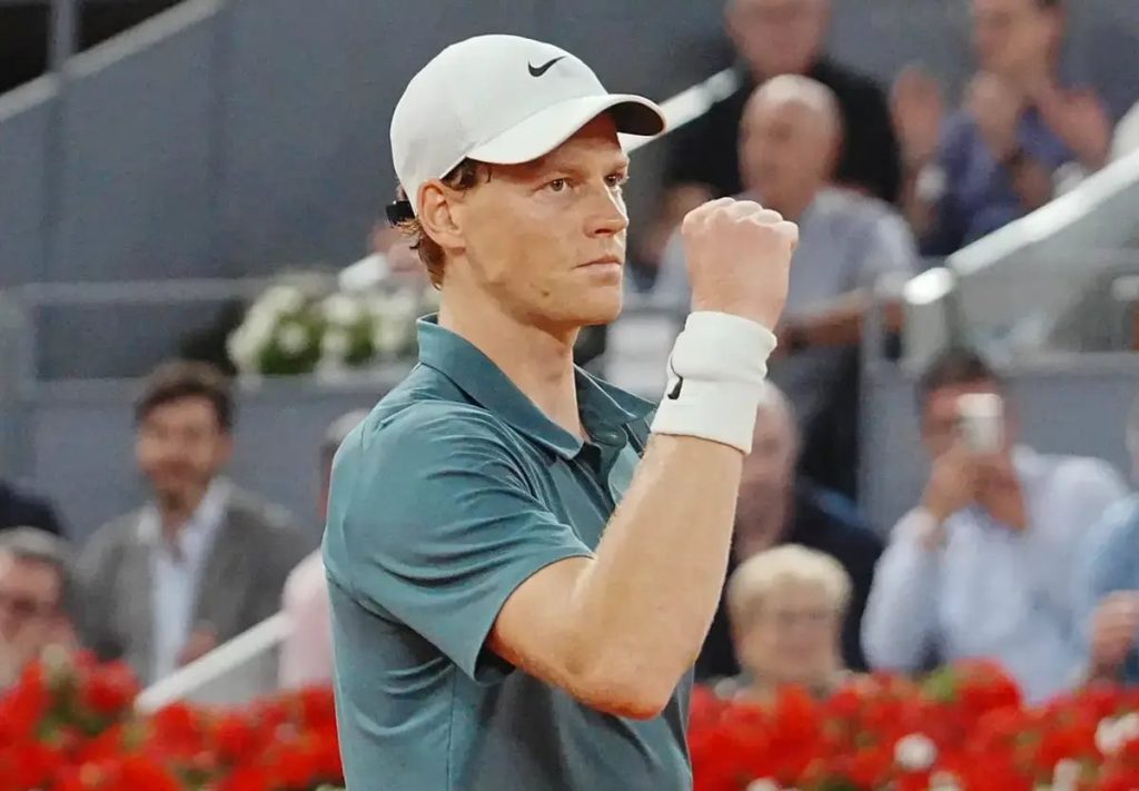 Jannik Sinner surpasses Carlos Alcaraz and achieves a new ATP record.