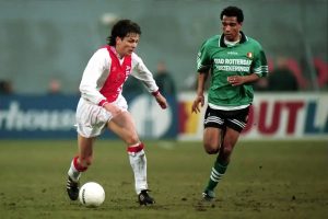 Jari Litmanen surprises and returns to football at 55 years old.