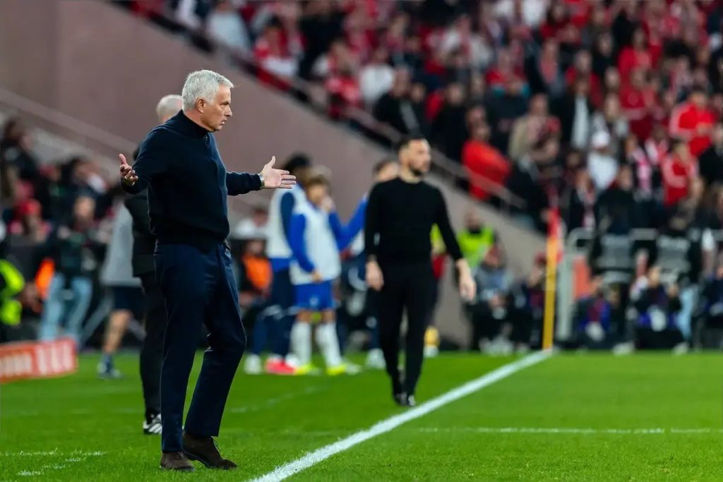 José Mourinho surge como candidato a substituir Eddie Howe no Newcastle
