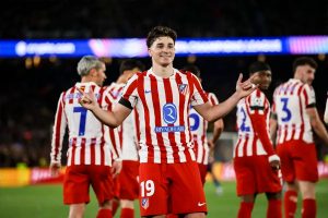 Julian Alvarez volta ao Atlético Madrid após experiência de aprendizagem