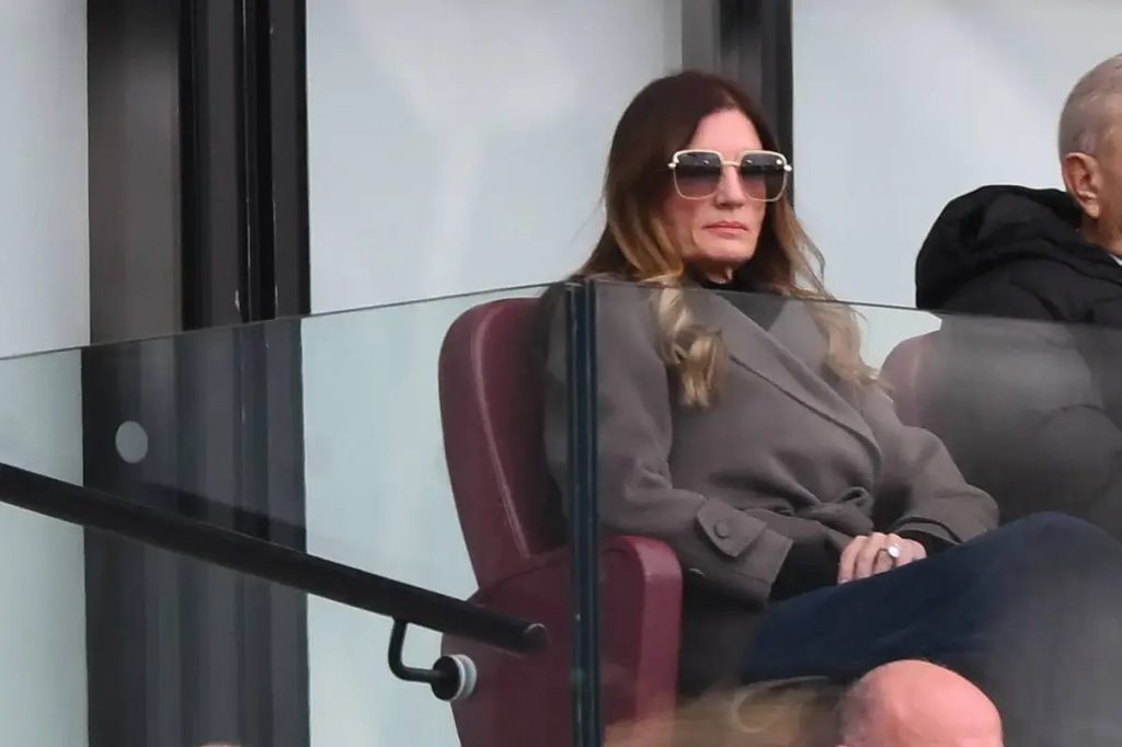 Karren Brady despede-se do West Ham após 16 anos de conquistas