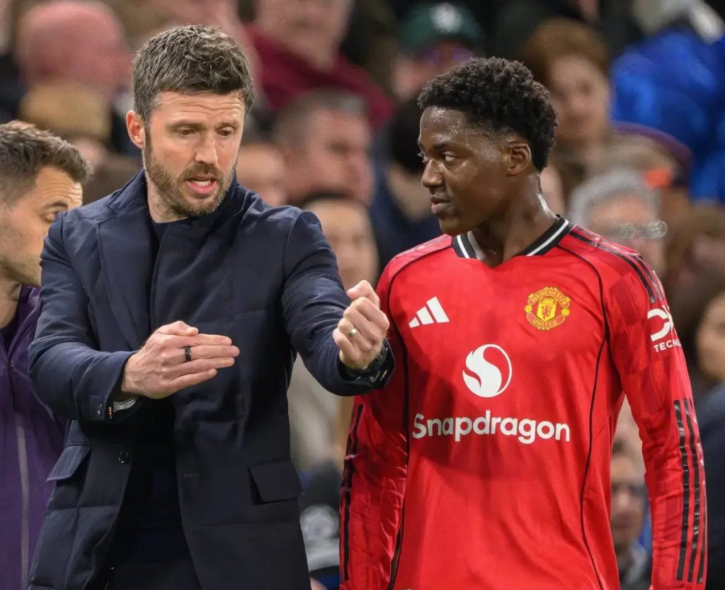 Kobbie Mainoo renova contrato e brilha sob o comando de Carrick