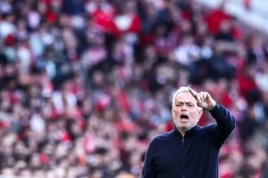 Laterais do Benfica sob pressão: Mourinho pondera mudanças