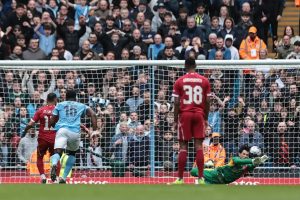 “Liverpool bids farewell to the FA Cup and pressure on Slot increases.”