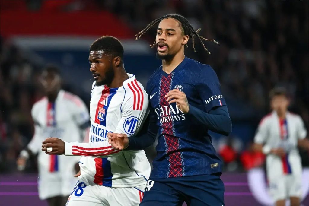Ex-jogador do Arsenal aconselha Barcola a evitar Liverpool em crise