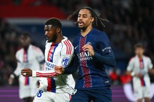 Ex-jogador do Arsenal aconselha Barcola a evitar Liverpool em crise