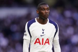 Liverpool is seeking Kolo Muani to replace Salah this season.