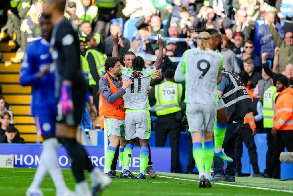 Man city humilha Chelsea e aproxima-se do Arsenal na Premier League