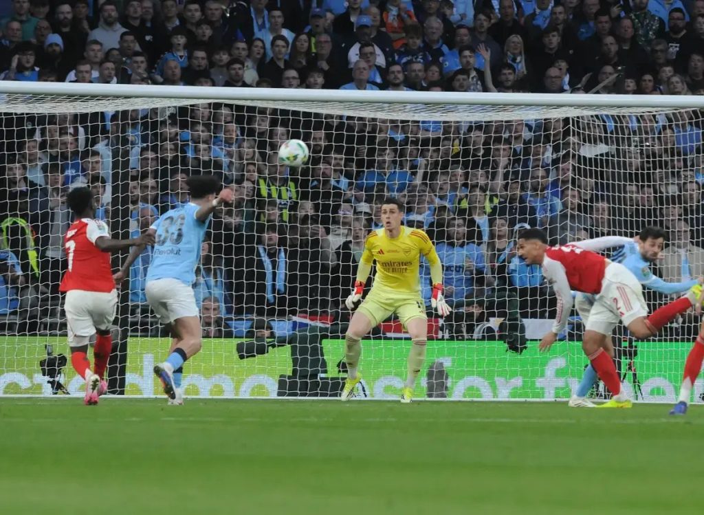 Manchester City e Arsenal em duelo decisivo pelo título da Premier League