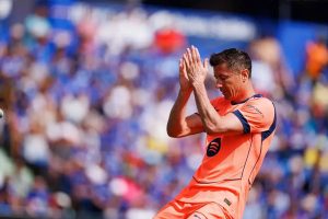 Manchester United wants to sign Robert Lewandowski for free.