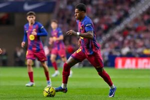 “Rashford at risk after Barcelona reaches agreement for Gordon.”