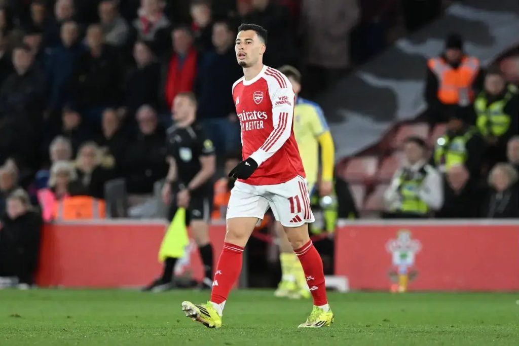 Martinelli escapa a punição extra após empurrar árbitro na FA Cup