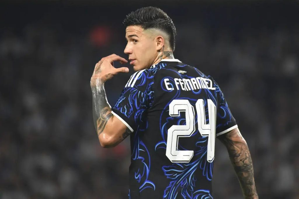 Arsenal entra na corrida por Enzo Fernández com Manchester City