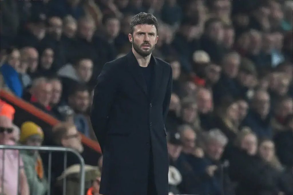 Michael Carrick antevê duelo decisivo contra o Chelsea